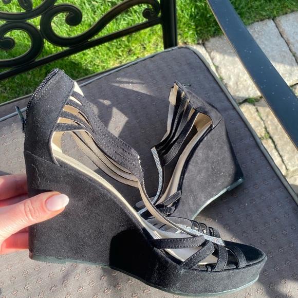 ITALIAN SUEDE RHINESTONE SANDALS - NEW - Picture 6 of 6